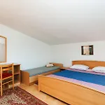 Obala Kralja Tomislava Iii Apartament Sveti Filip i Jakov