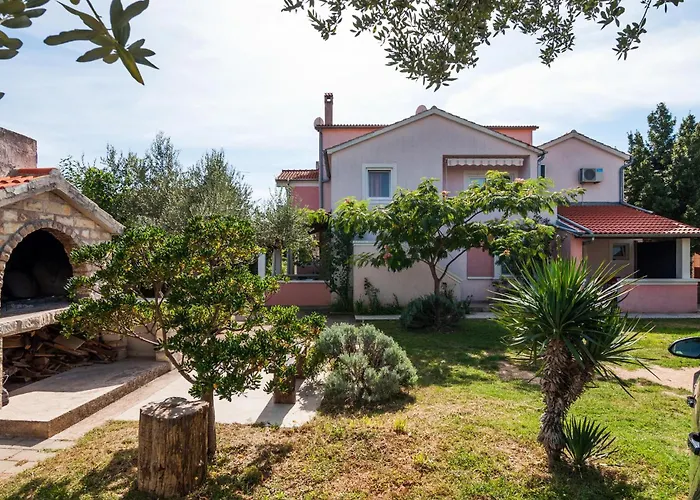 Obala Kralja Tomislava Iii * Sveti Filip i Jakov